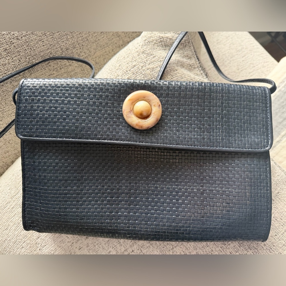 Desmo Made in Italy Navy Italian leather woven flap shoulder bag 11x7 EUC